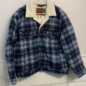 Brand new Levi’s relaxed fit trucker sherpa. Wool outer, colorway Pondersa Pine